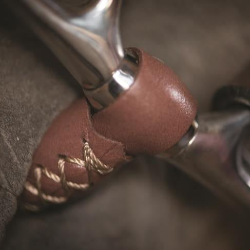 Mors en cuir pour Cheval. Matière naturelle, souple pour cheval à la bouche sensible. Vendu chez Topmors. 